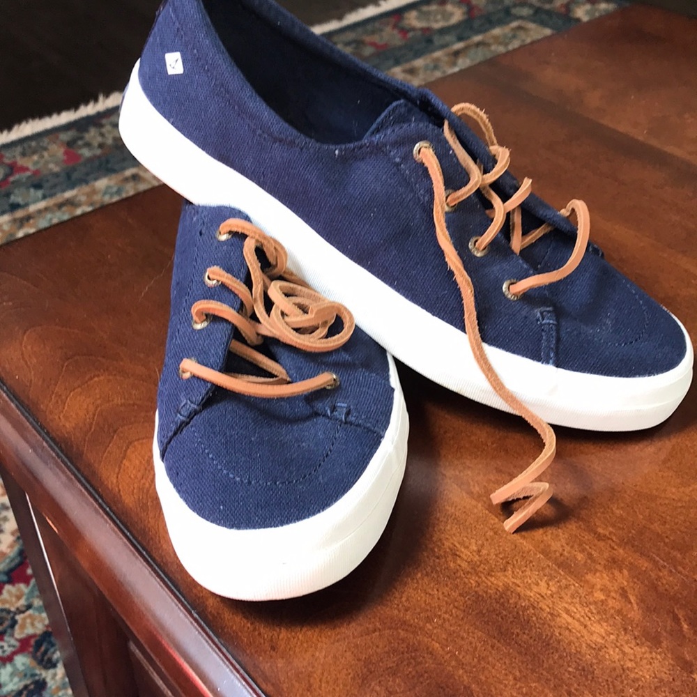 Speery blue deck shoes